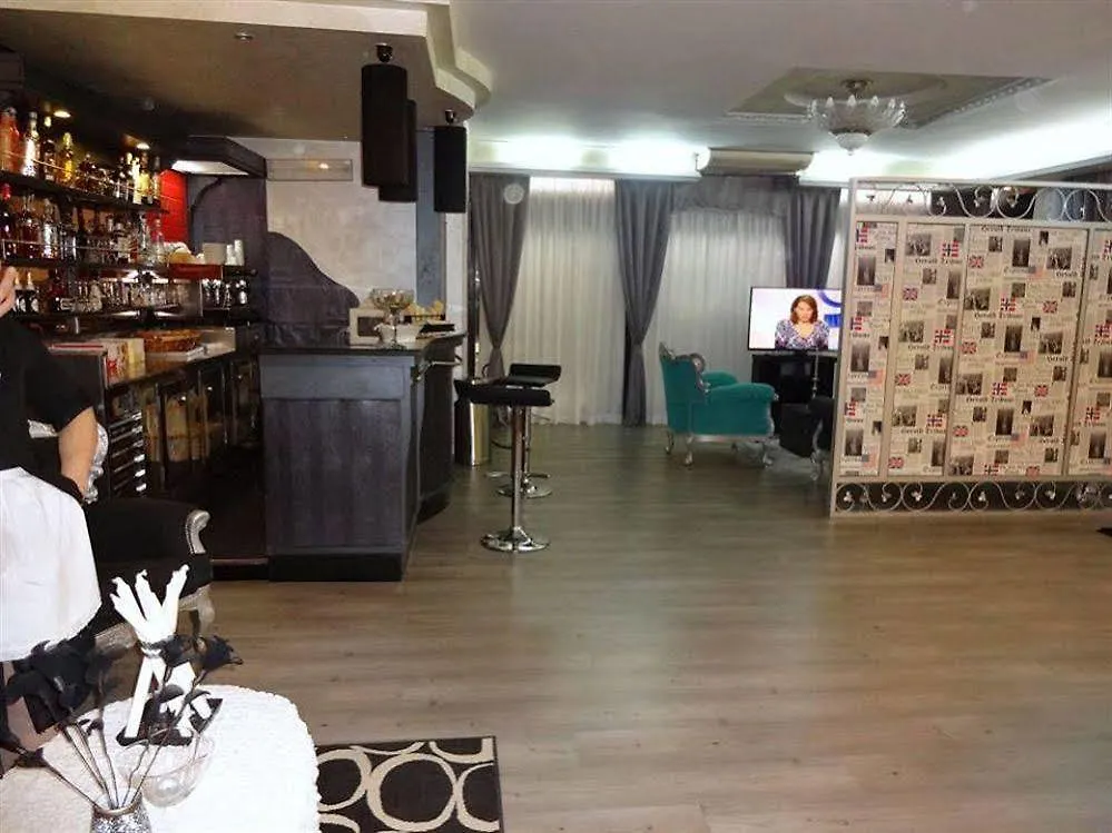 Meeting Hotel كازوريا 3*,  إيطاليا