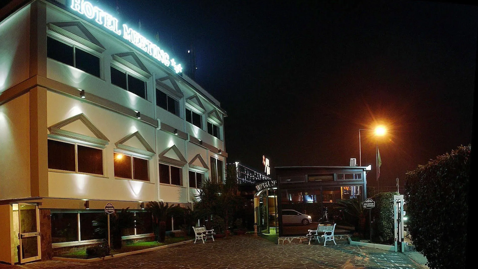 Meeting Hotel كازوريا